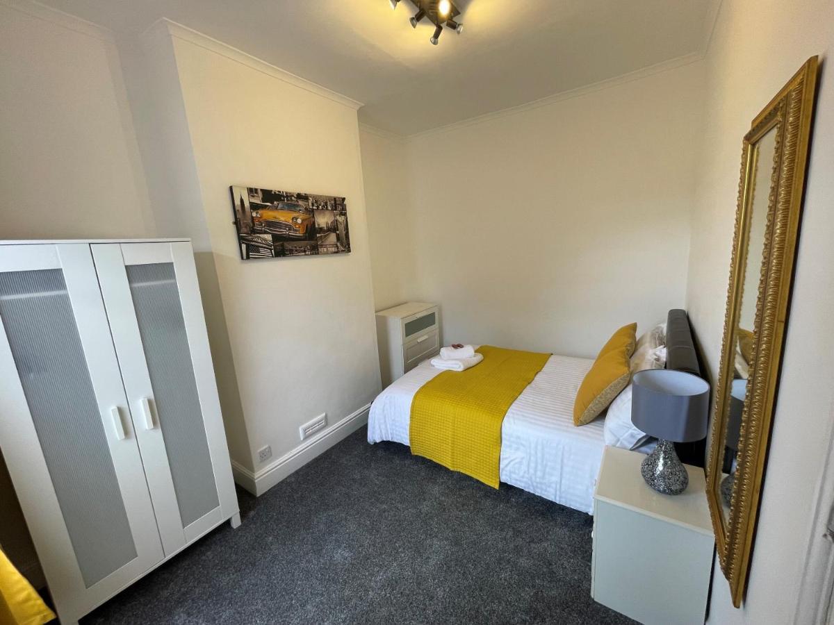 Robinhuts - 3 Bed Accommodation -Perfect For Contractors, Families & Students Kingston upon Hull Dış mekan fotoğraf